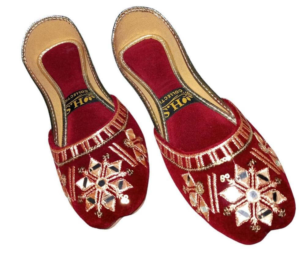 Women's Velvet Embroidered Khussa