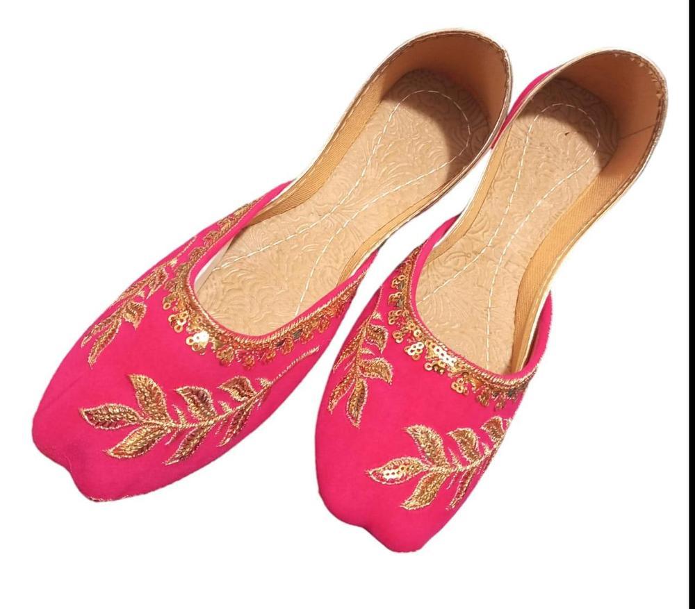 Women's Velvet Embroidered Khussa