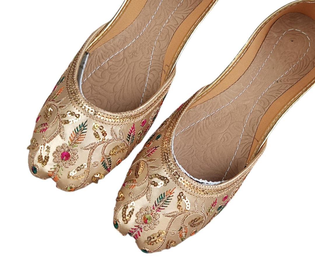 Women's Velvet Embroidered Khussa