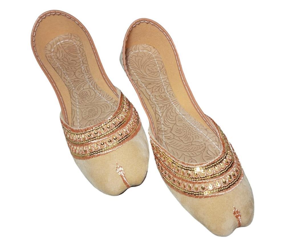 Women's Velvet Embroidered Khussa