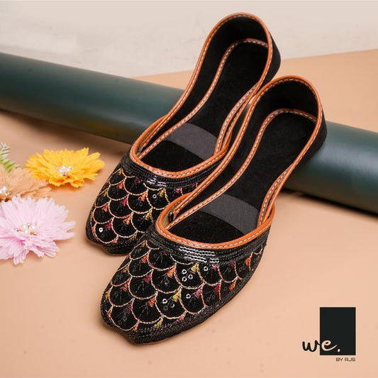 Stylish Women's Canvas Khussa with Thread Work