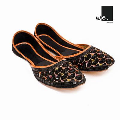 Stylish Women's Canvas Khussa with Thread Work