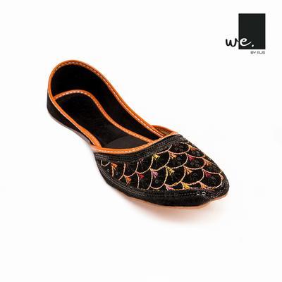 Stylish Women's Canvas Khussa with Thread Work