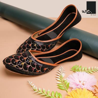 Stylish Women's Canvas Khussa with Thread Work
