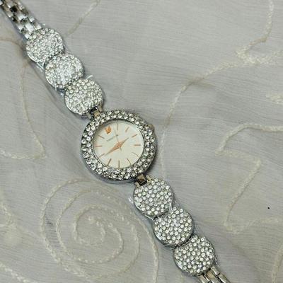 Women's Quartz Round Analogue Watch with Chain Strap