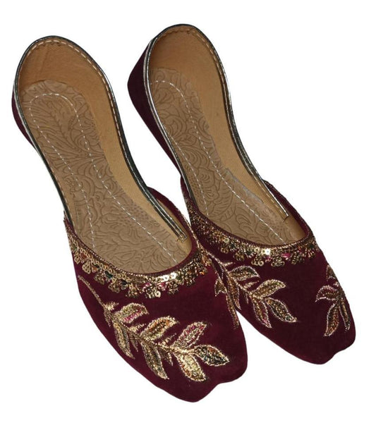 Women's Velvet Embroidered Khussa