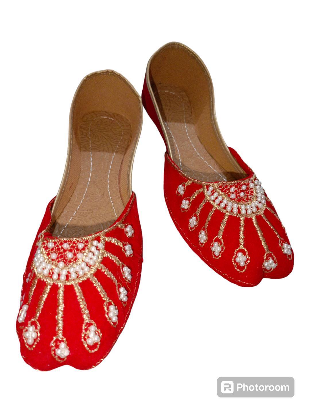 Women's Velvet Embroidered Khussa
